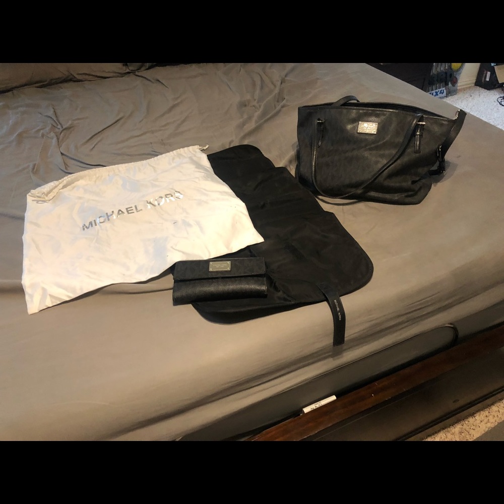 Micheal Kors Diaper bag - Picture 5 of 6